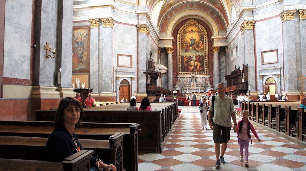 DSC04363 (2).JPG - Esztergom: Basilica di Nostra Signora, interno.